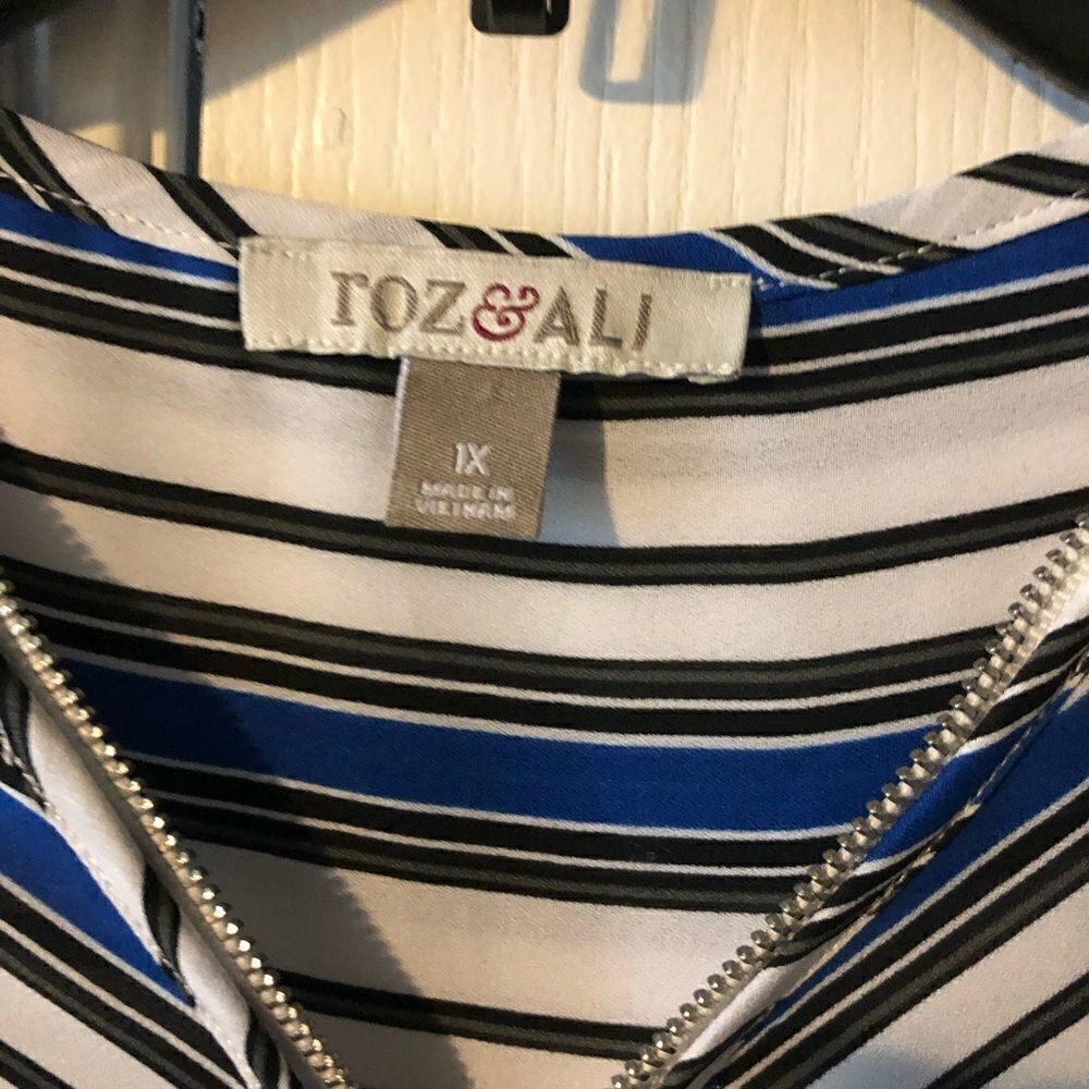 Roz&Ali blouse  - Picture 4 of 6